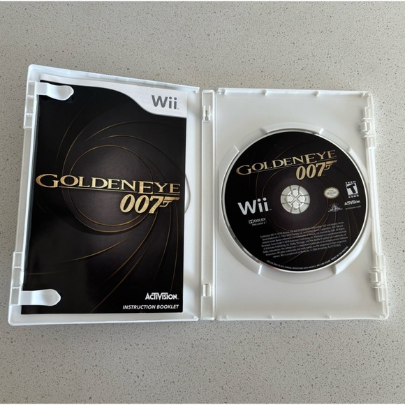 GoldenEye 007 (Nintendo Wii, 2010) complete James Bond CIB Complete - Picture 3 of 3